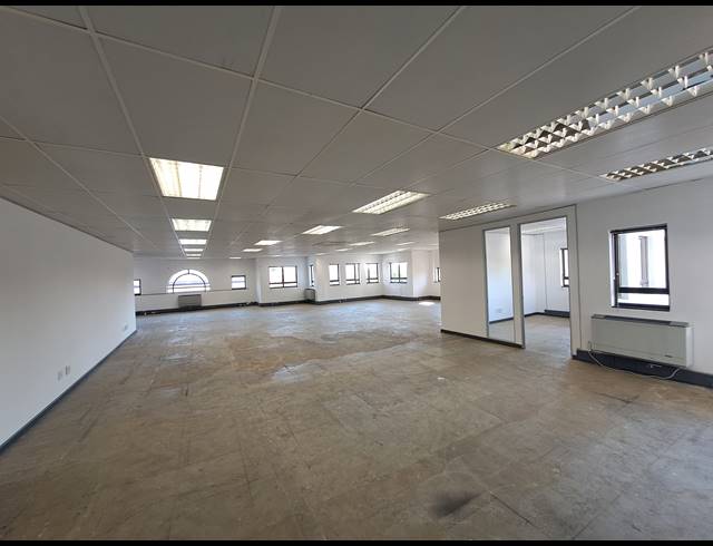 423M² OFFICE TO LET IN HYDE PARK